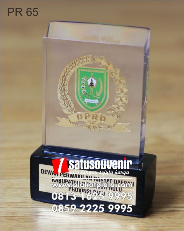 plakat resin DPRD Riau
