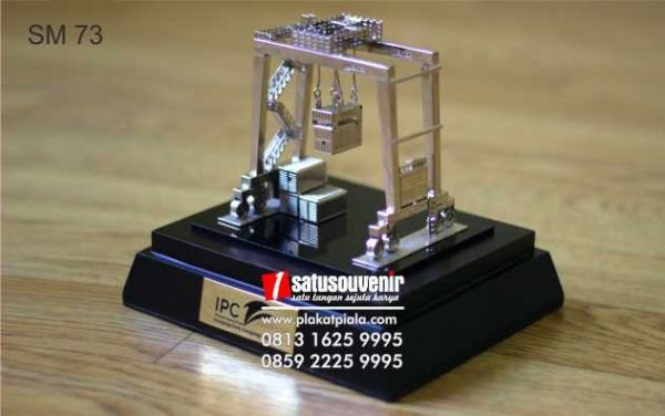Miniatur Crane IPC