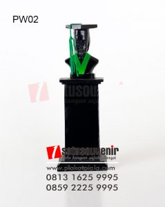 PW02 Patung Wisuda