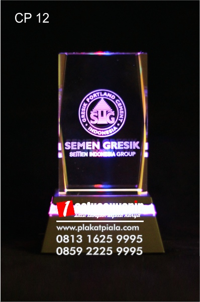 Plakat kristal 3D logo semen gresik