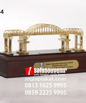 Souvenir Miniatur Jembatan Pandanwangi Lumajang Jawa Timur
