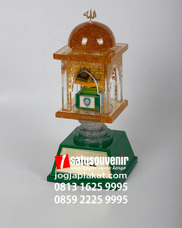 Piala MTQ Bentuk Masjid