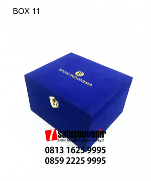 BOX11 Box Beludru Biru Hotprint Emas