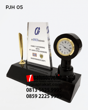 Plakat Jam PT OTICS Indonesia Pen Holder