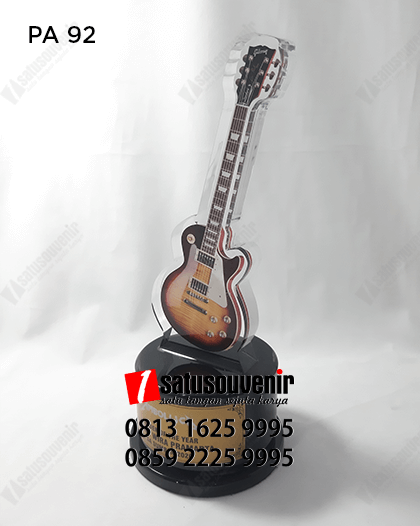 Plakat Akrilik Gitar Leader Of The Year Wira Pramarta
