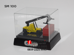 SM100 Souvenir Miniatur Reach Stacker PT...