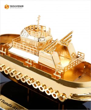 Souvenir Miniatur Kapal Tugboat Pelindo