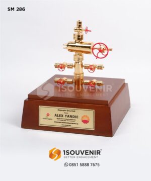 Souvenir Miniatur Wellhead Petrochina International...