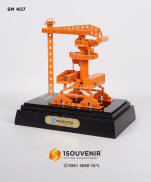 Miniatur Crane Krakatau International Port