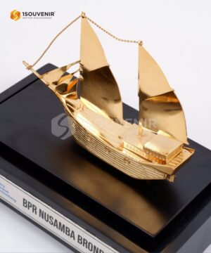 Miniatur Kapal BPR Nusamba Brondong