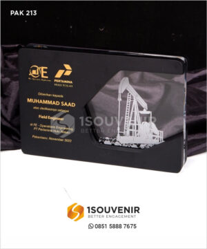 Plakat Kayu Akrilik Operator Engineering