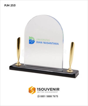 Plakat Pen Holder Universitas Dian Nusantara