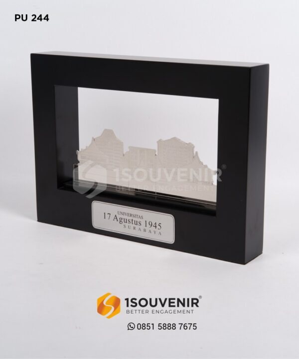 PU244 Plakat Frame Universitas 17