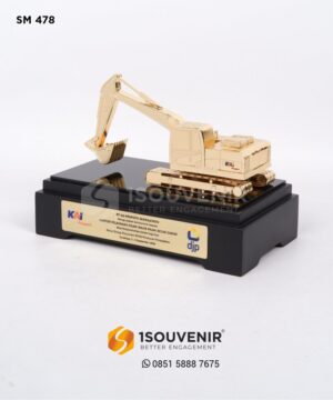 Miniatur Eksavator PT KA Properti Manajemen