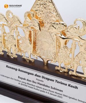 Plakat Logam Wayang dan Gunungan Reuni Alumni SMA Ignatius Semarang