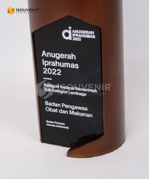 DETAIL2-PP323-Piala-Penghargaan-Anugerah-IPRAHUMAS