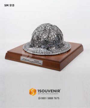 Miniatur Helm Ukir Penghargaan Operator Production...