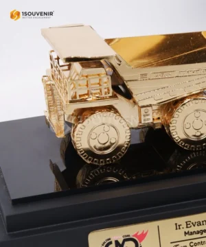 Miniatur Dump Truck Penghargaan Karyawan...