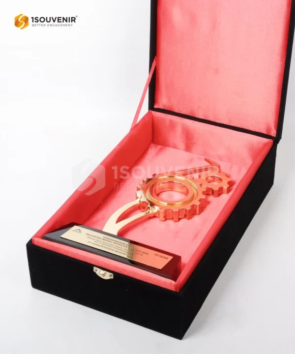 DETAIL2-PP336 Piala Penghargaan Indonesia Mining Service