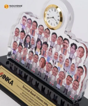 Plakat Akrilik Jam Penghargaan Masa Pensiun Bagian Incoming Inspection PT INKA Madiun
