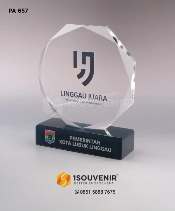 PA657 Plakat Akrilik Linggau Juara