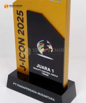 Plakat Akrilik J-ICON 2025 PT Pamapersada Nusantara