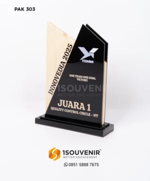 Plakat Kayu Akrilik Innovedia 2025