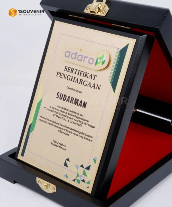 DETAIL-PK572 Plakat Kayu Sertifikat Penghargaan