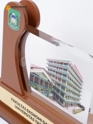 Plakat Akrilik Kenang-kenangan dari Fakultas Ekonomi dan Bisnis Universitas Yapis Papua