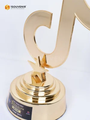Piala Penghargaan Top 1 Track Gold, Super...