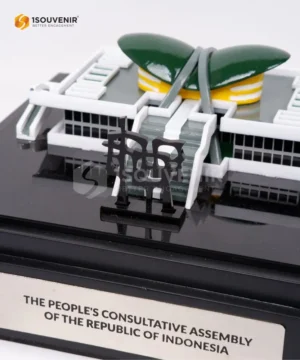 Miniatur Gedung Majelis Permusyawaratan Rakyat...