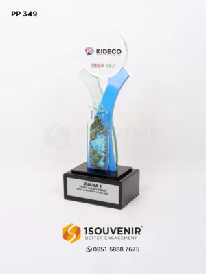 Piala Penghargaan dari Kideco untuk Juara...