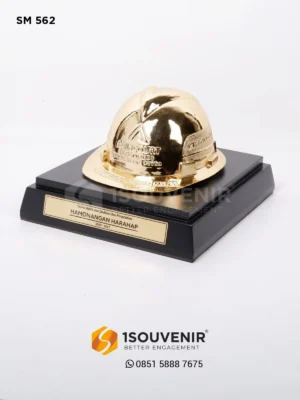 Miniatur Helm Kenang-kenangan dari PT Agincourt Resources Sumatera