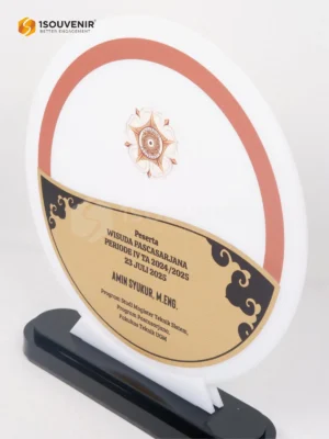 Plakat Akrilik Kenang-Kenangan Wisuda Pascasarjana...