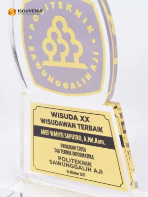 Plakat Akrilik Penghargaan Wisudawan Terbaik DIII Teknik Informatika Politeknik Sawunggalih Aji