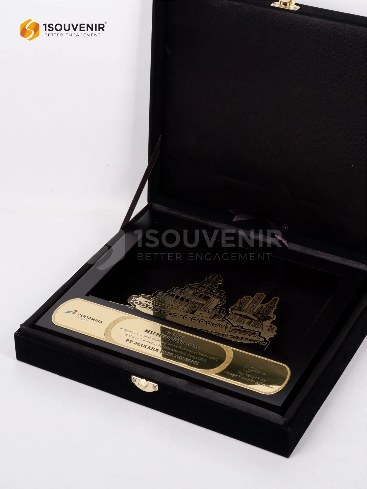 Plakat Frame Penghargaan Best Performance 2025 dari PHE OSES untuk PT Makara Jaya Marine 3 DETAIL2-PF277 Plakat Frame Best Performance 2025