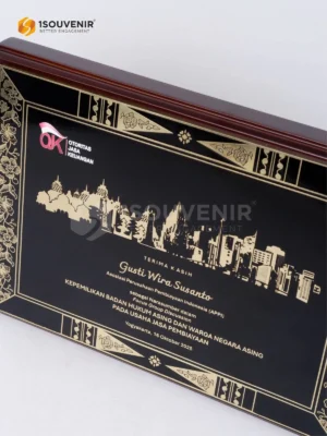 Plakat Kayu Kenang-kenangan dari Asosiasi Perusahaan...