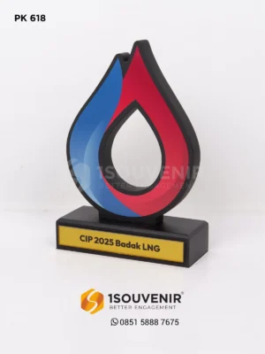 Plakat Kayu CIP 2025 Kenang-kenangan dari Badak LNG