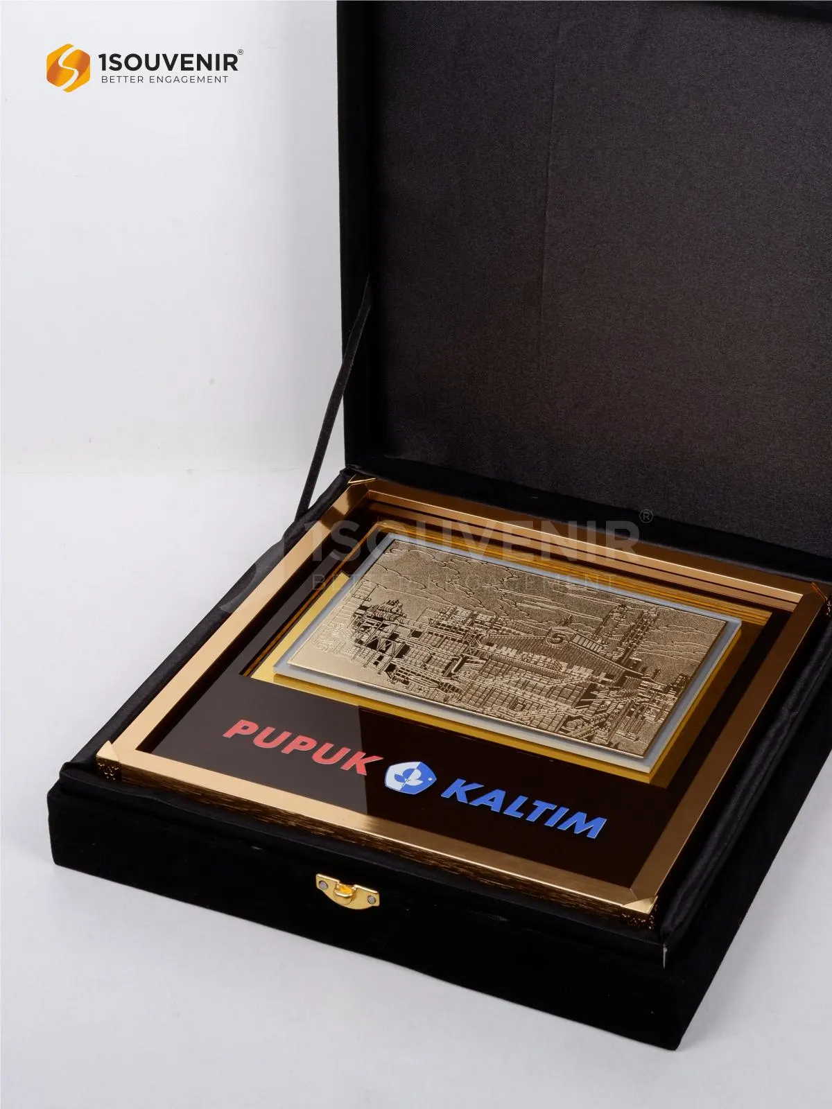 Plakat Frame Logam Gedung Pabrik Kenang-kenangan dari Pupuk Kaltim 3 DETAIL2-PF288 Plakat Frame Logam Gedung Pabrik