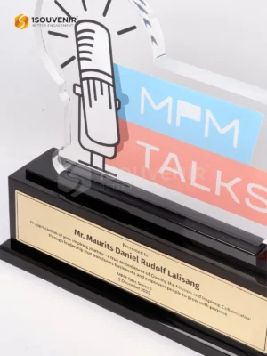 Cara Membangun Brand Perusahaan melalui Souvenir 14 Plakat Akrilik Apresiasi dalam MPM Talks Series 5