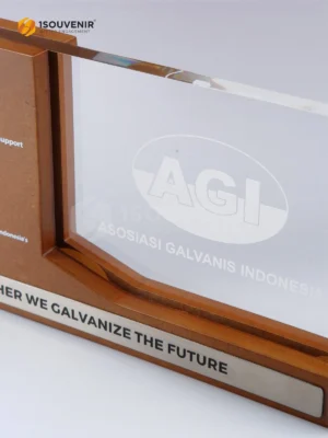 Plakat Kayu Akrilik Penghargaan Gold Sponsor...