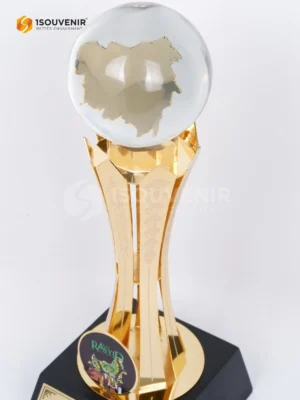 Piala Penghargaan Juara Pertama Inovasi Kepala...