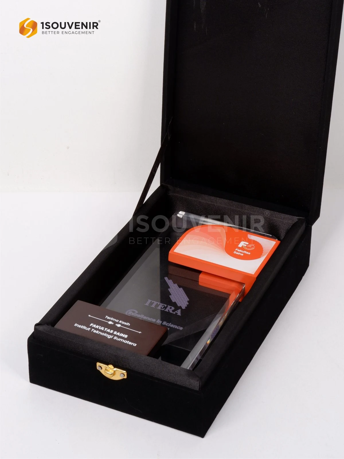 Plakat Kayu Akrilik Ucapan Terima Kasih dari Fakultas Sains Institut Teknologi Sumatera 3 DETAIL2-PAK330 Plakat Kayu Akrilik Institut Teknologi Sumatera