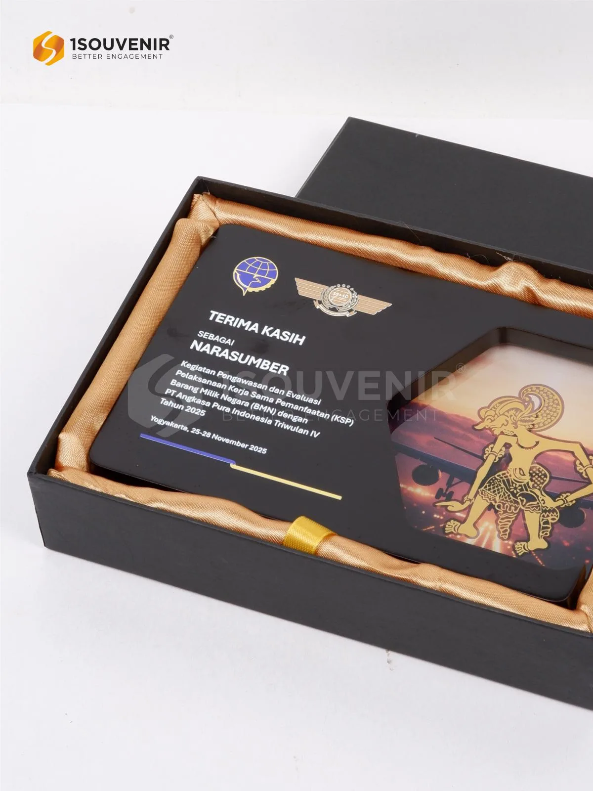 Plakat Kayu Akrilik untuk Narasumber Kegiatan Pengawasan dan Evaluasi Pelaksanaan Kerja Sama Pemanfaatan Barang Milik Negara 3 DETAIL2-PAK334 Plakat Kayu Akrilik Kegiatan Pengawasan