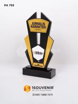 Cara Membangun Brand Perusahaan melalui Souvenir 21 Plakat Akrilik Apresiasi Jurnalis Karakter SMA Syubbanul Wathon