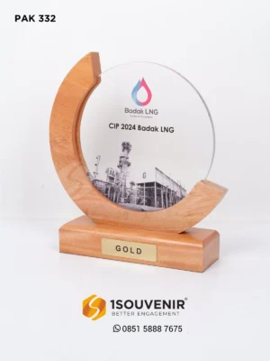 Plakat Kayu Akrilik Kenang-kenangan dalam...