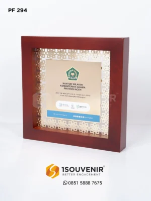 Plakat Frame Kayu Kenang-kenangan dari Kantor...