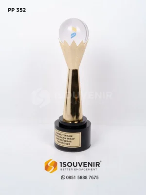 Piala Penghargaan PimWil Terbaik Pengadaan...