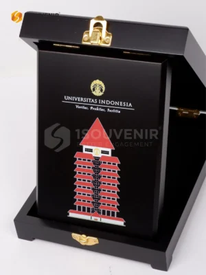 Plakat Kayu Kenang-kenangan dari Universitas...