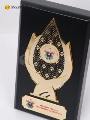 Plakat Kayu Kenang-kenangan dari Fakultas...